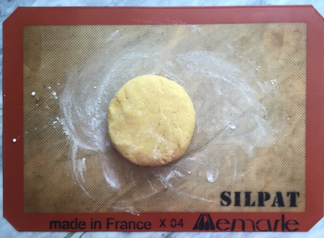 Crostata-dough-on-floured-surface