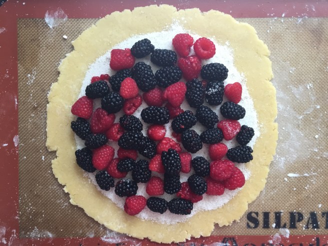 Crostata-berries-on-crust